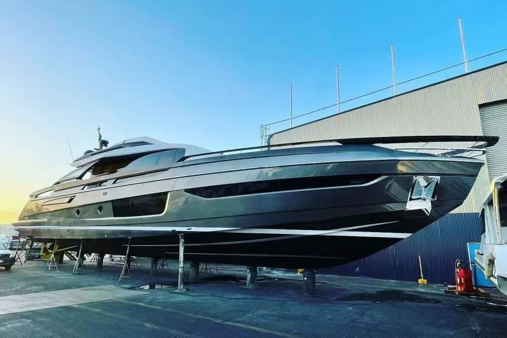 阿兹慕Azimut S10飞桥游艇