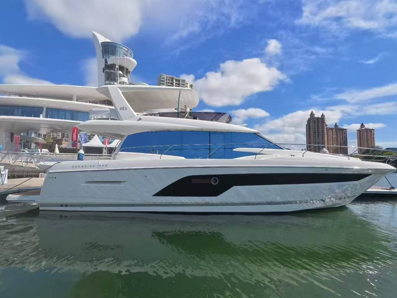 沛海驰Prestige 590 | 飞桥游艇