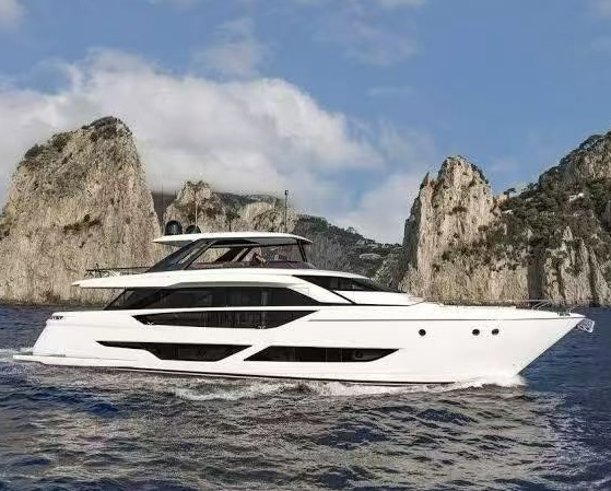 法拉帝Ferretti 860 | 豪华飞桥游艇