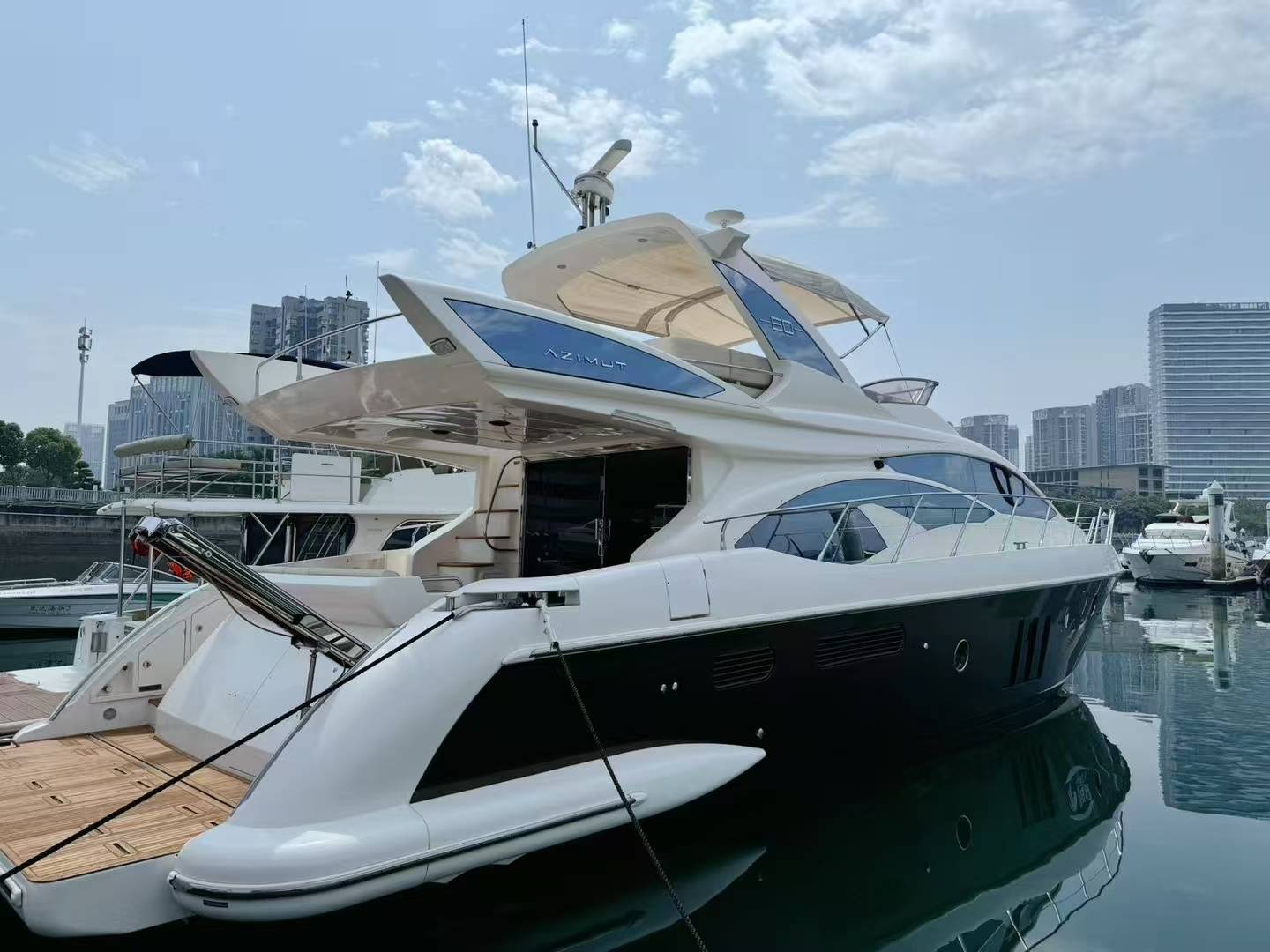 阿兹慕Azimut 60飞桥游艇